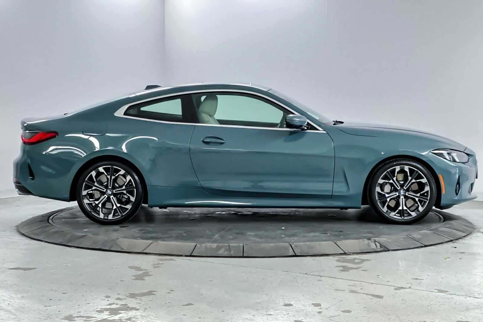 Thumbnail: 2025 BMW 4 Series - 8