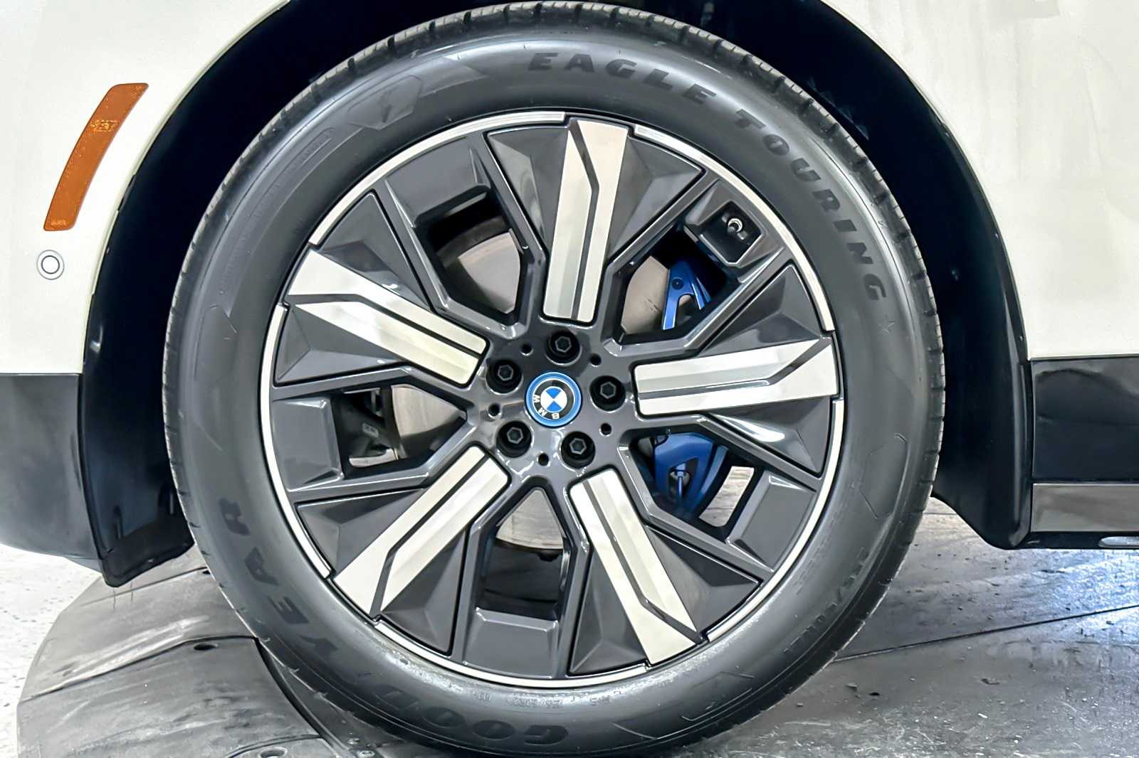 Thumbnail: 2022 BMW iX - 25