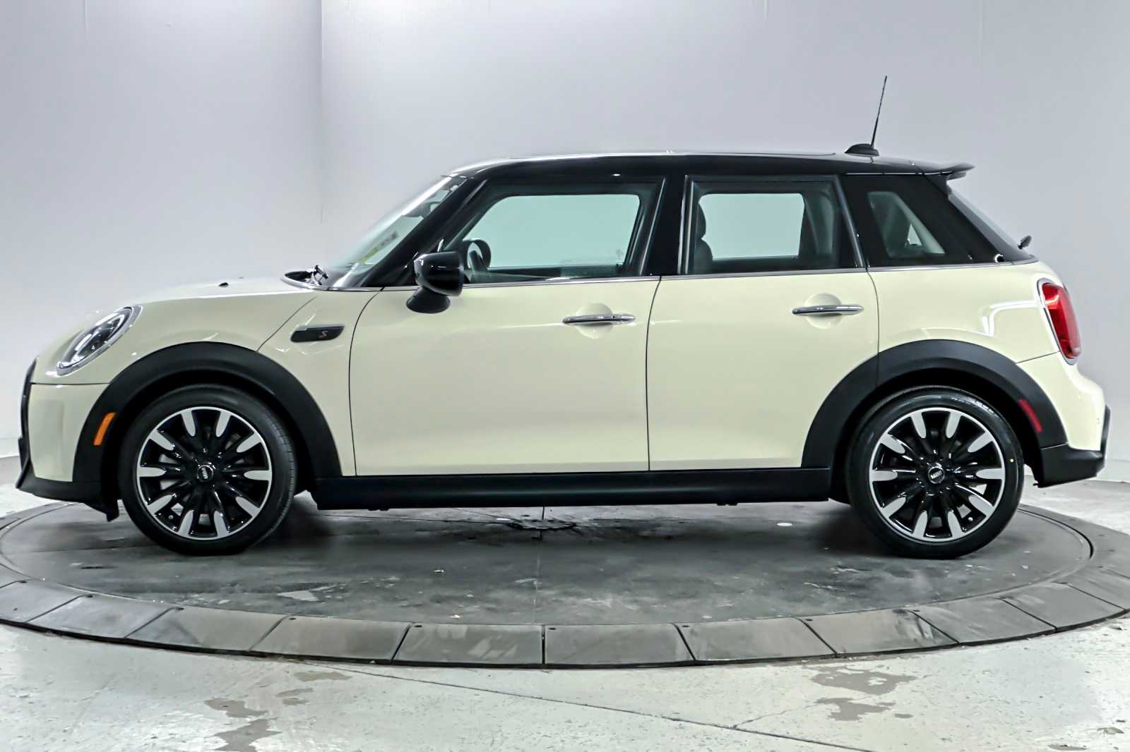 Thumbnail: 2023 MINI Cooper Hardtop - 5