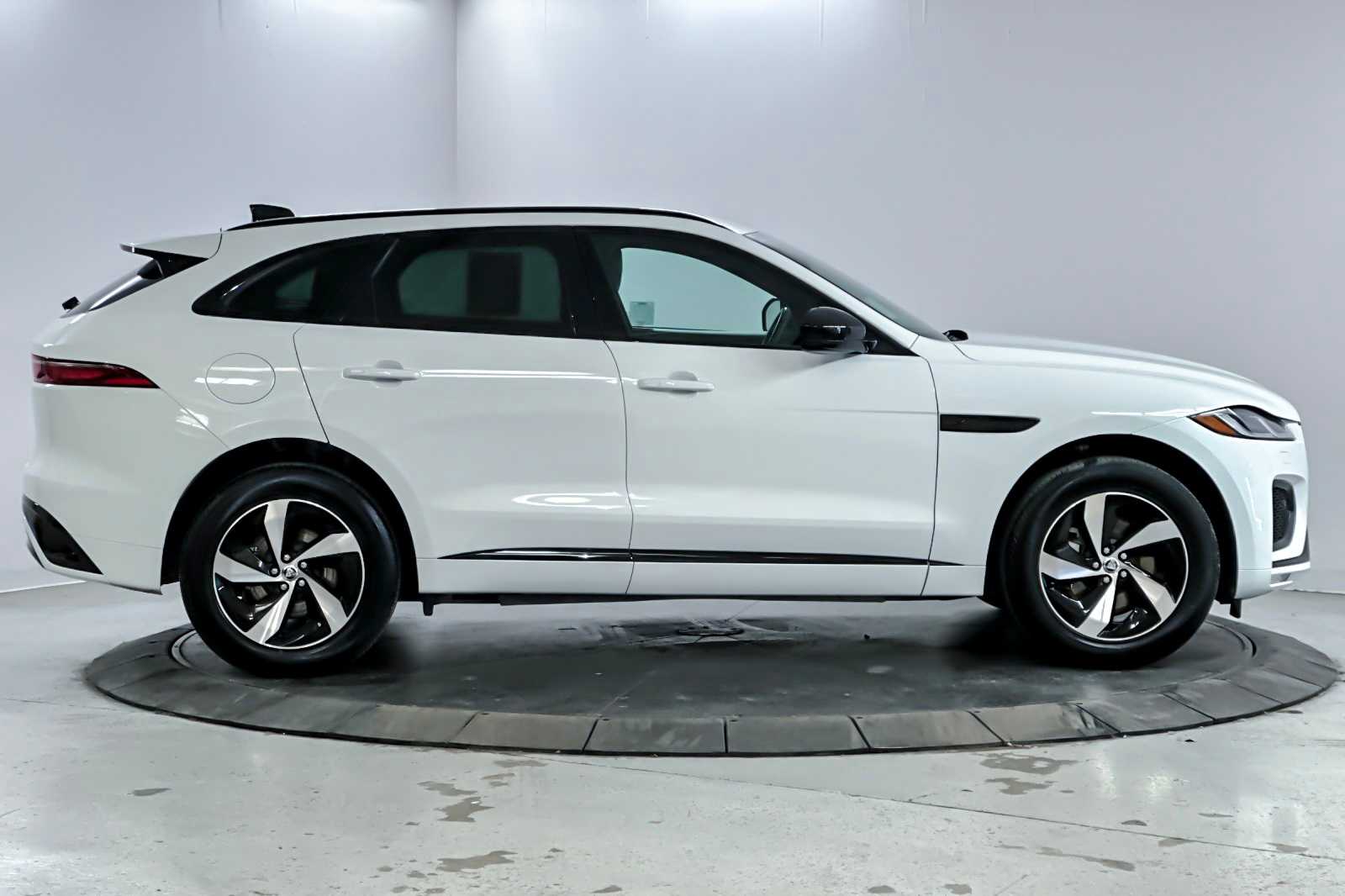 Thumbnail: 2025 Jaguar F-Pace - 8