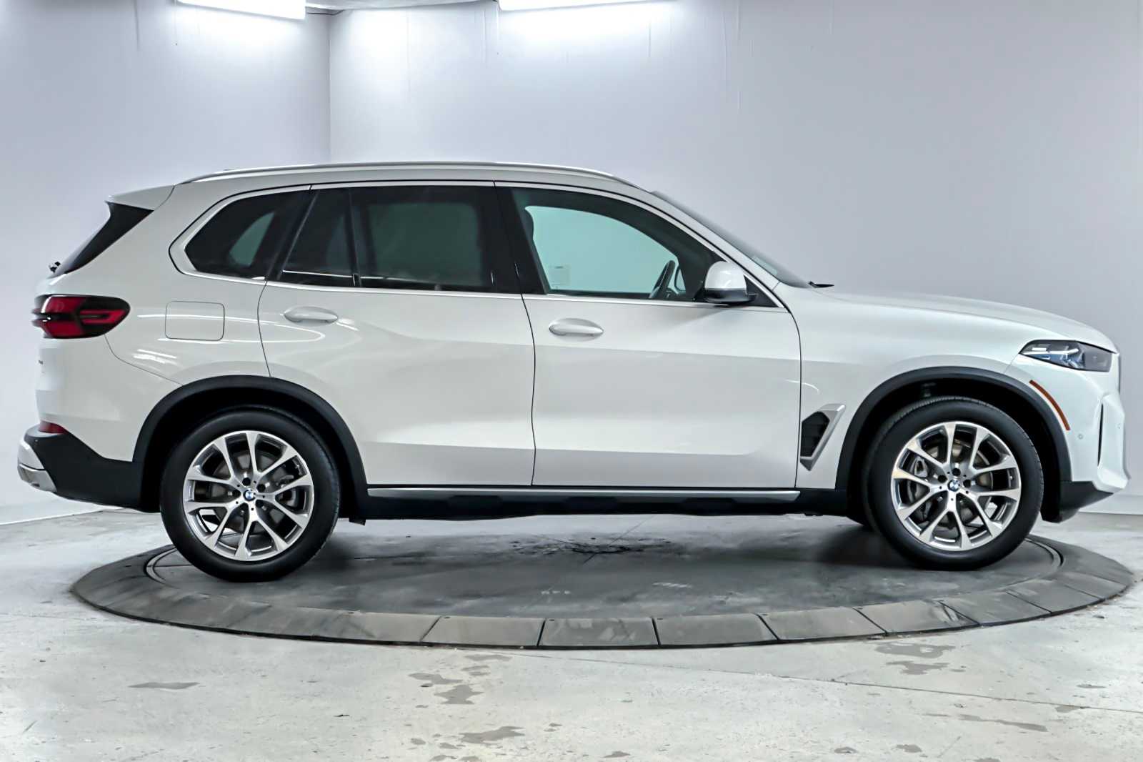 Thumbnail: 2024 BMW X5 - 8