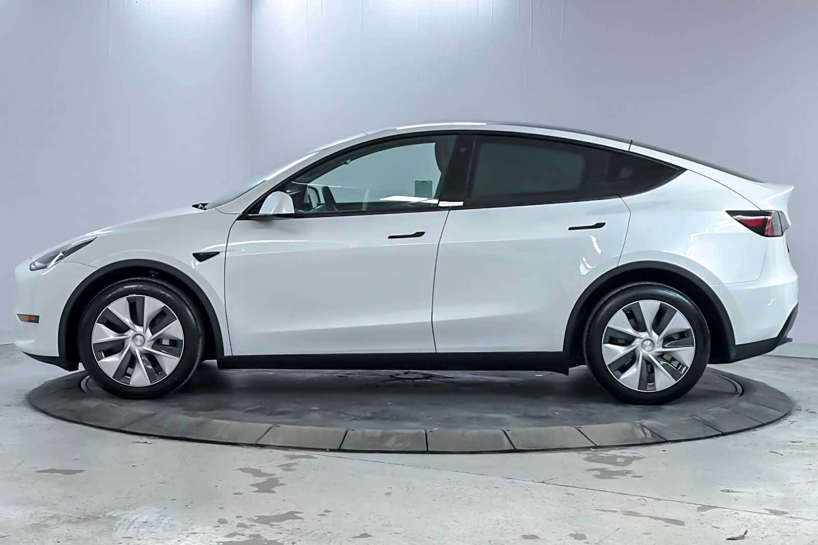 Thumbnail: 2022 Tesla Model Y - 5