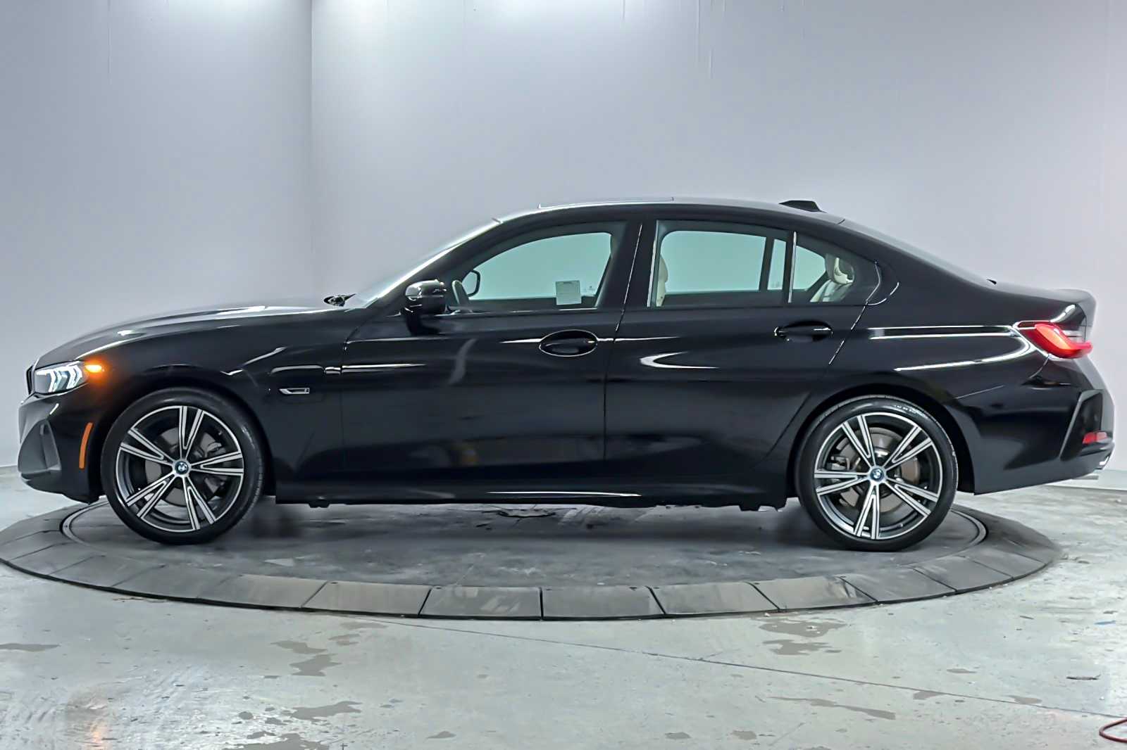 Thumbnail: 2023 BMW 3 Series - 5