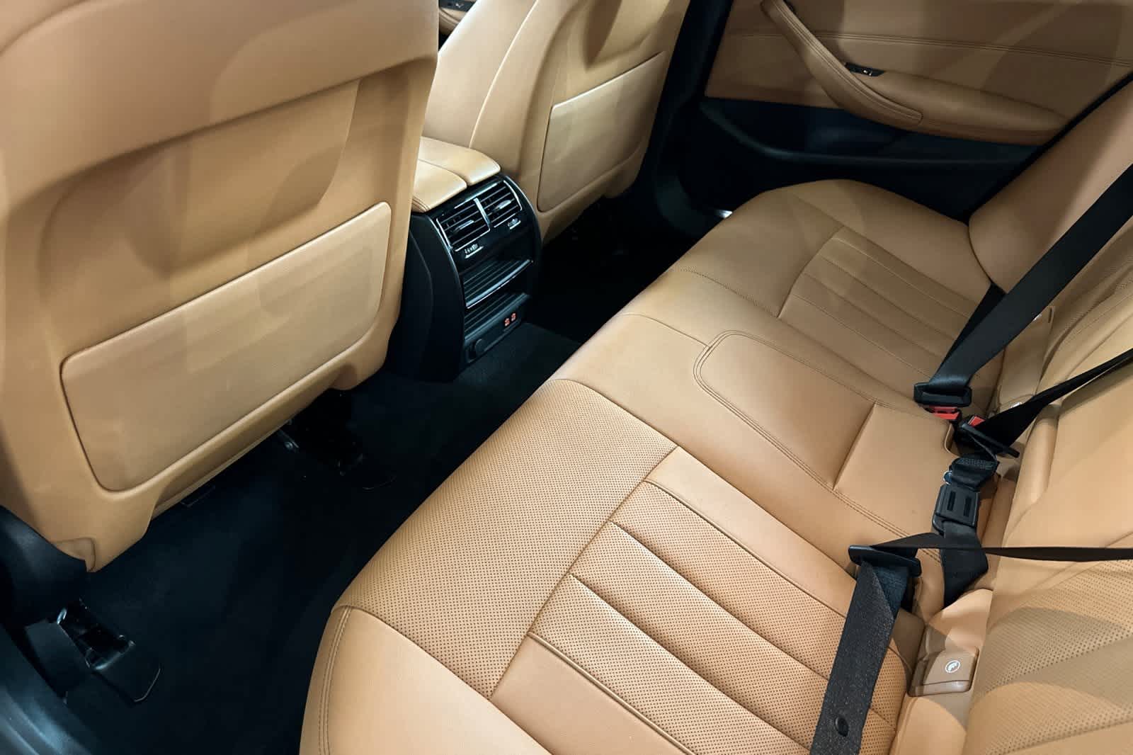 Thumbnail: 2023 BMW 5 Series - 4