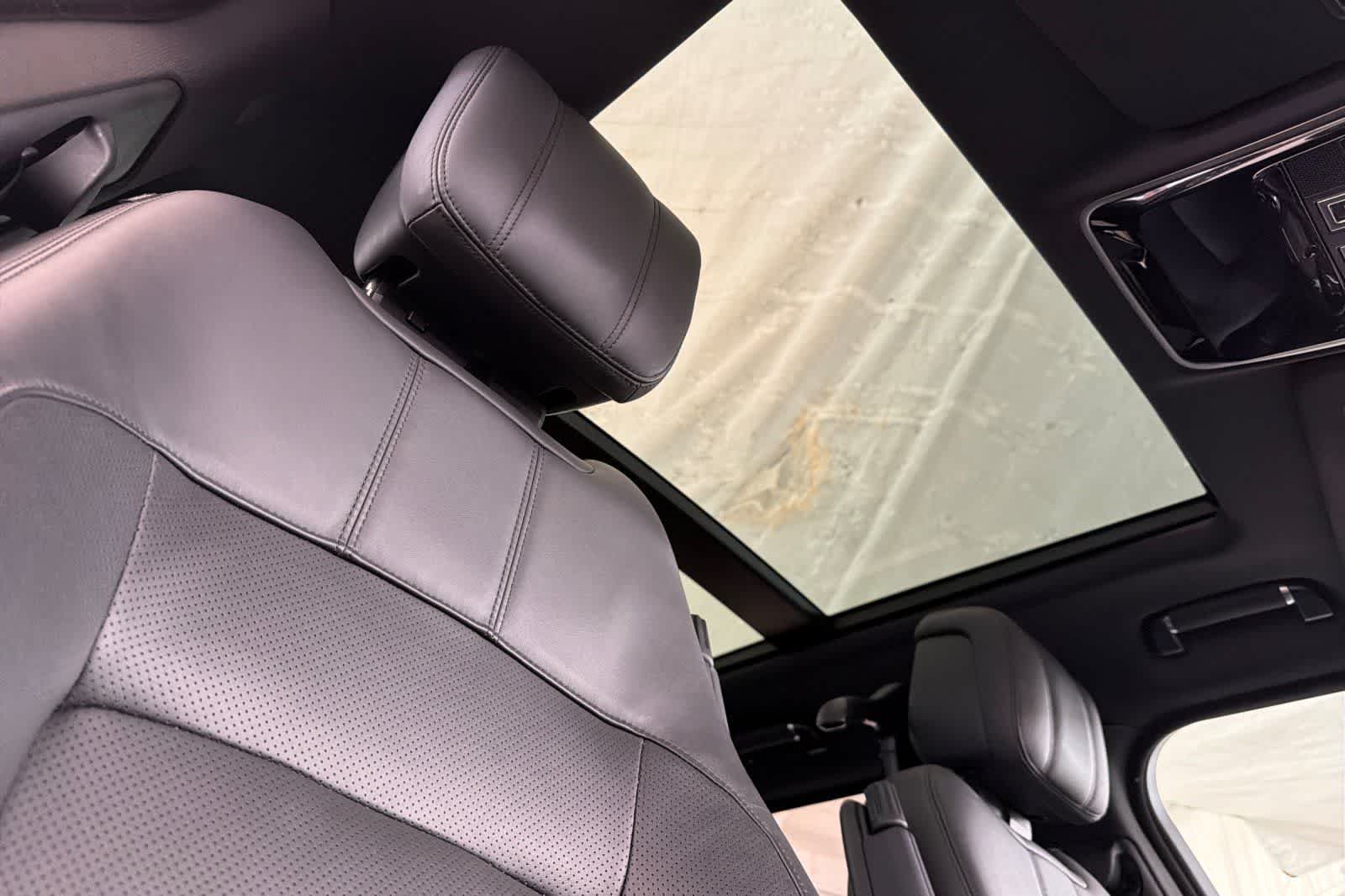 Thumbnail: 2022 Land Rover Range Rover - 17