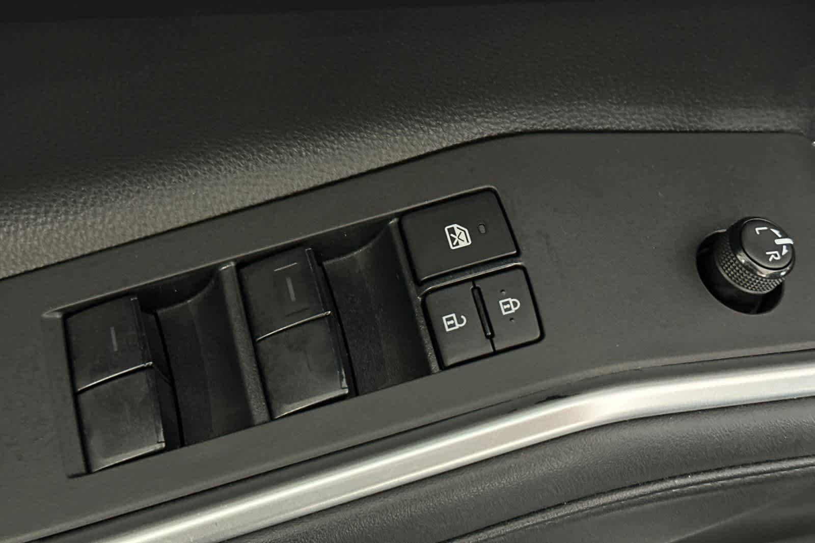 Thumbnail: 2022 Toyota Highlander - 13