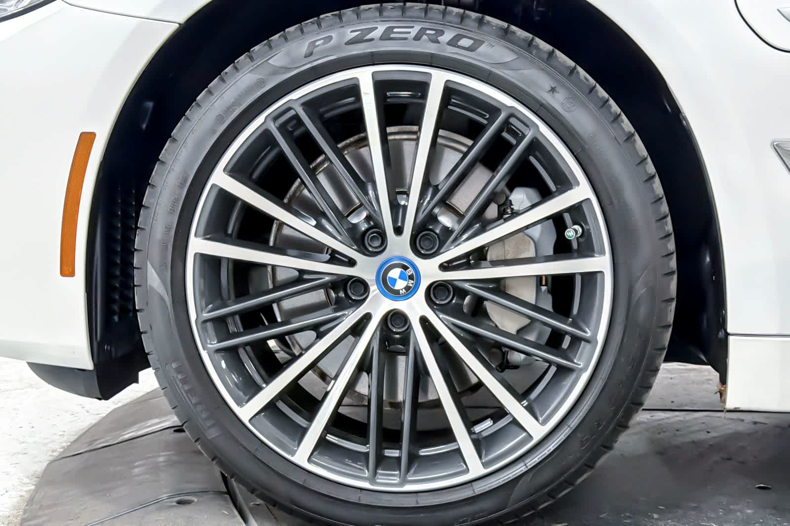 Thumbnail: 2023 BMW 5 Series - 26