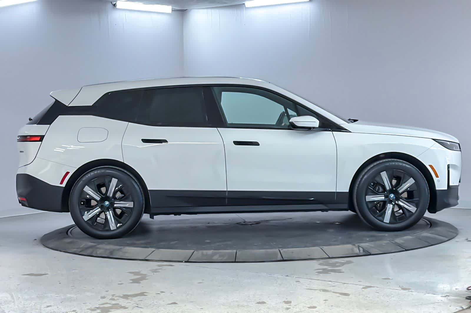Thumbnail: 2024 BMW iX - 8