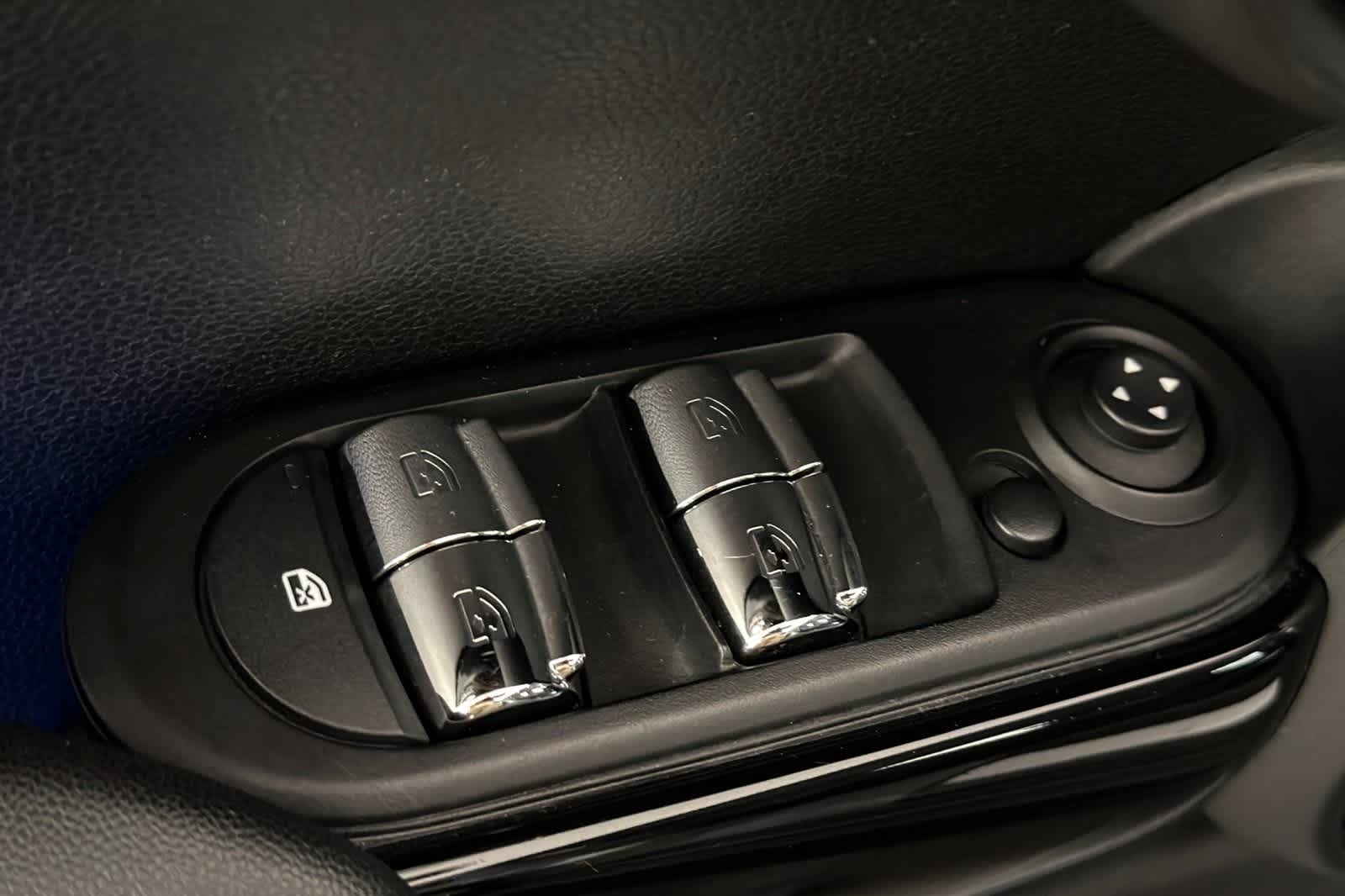 Thumbnail: 2016 MINI Cooper Hardtop - 13