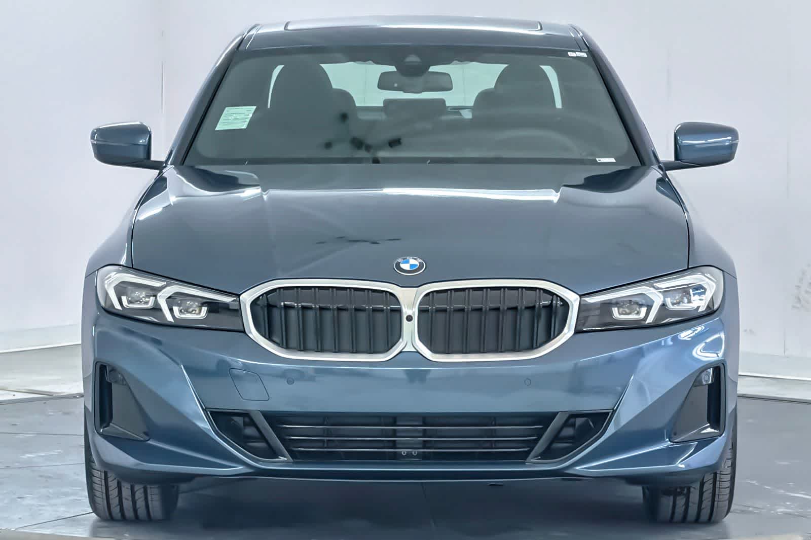Thumbnail: 2026 BMW 3 Series - 10