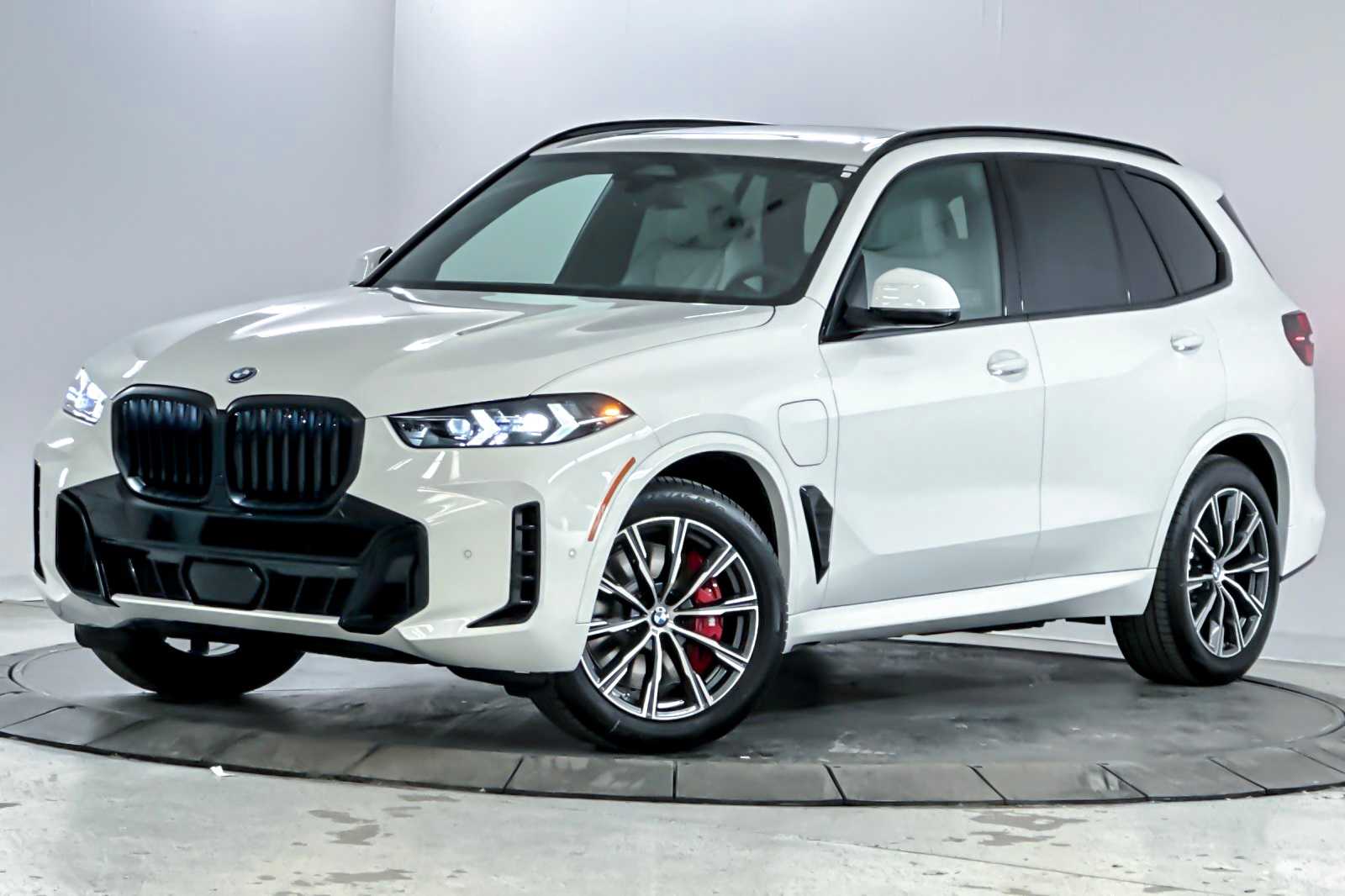 Thumbnail: 2026 BMW X5 - 1