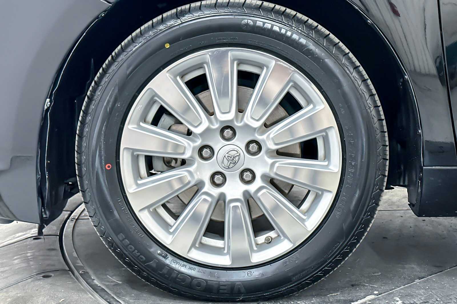 Thumbnail: 2017 Toyota Sienna - 27