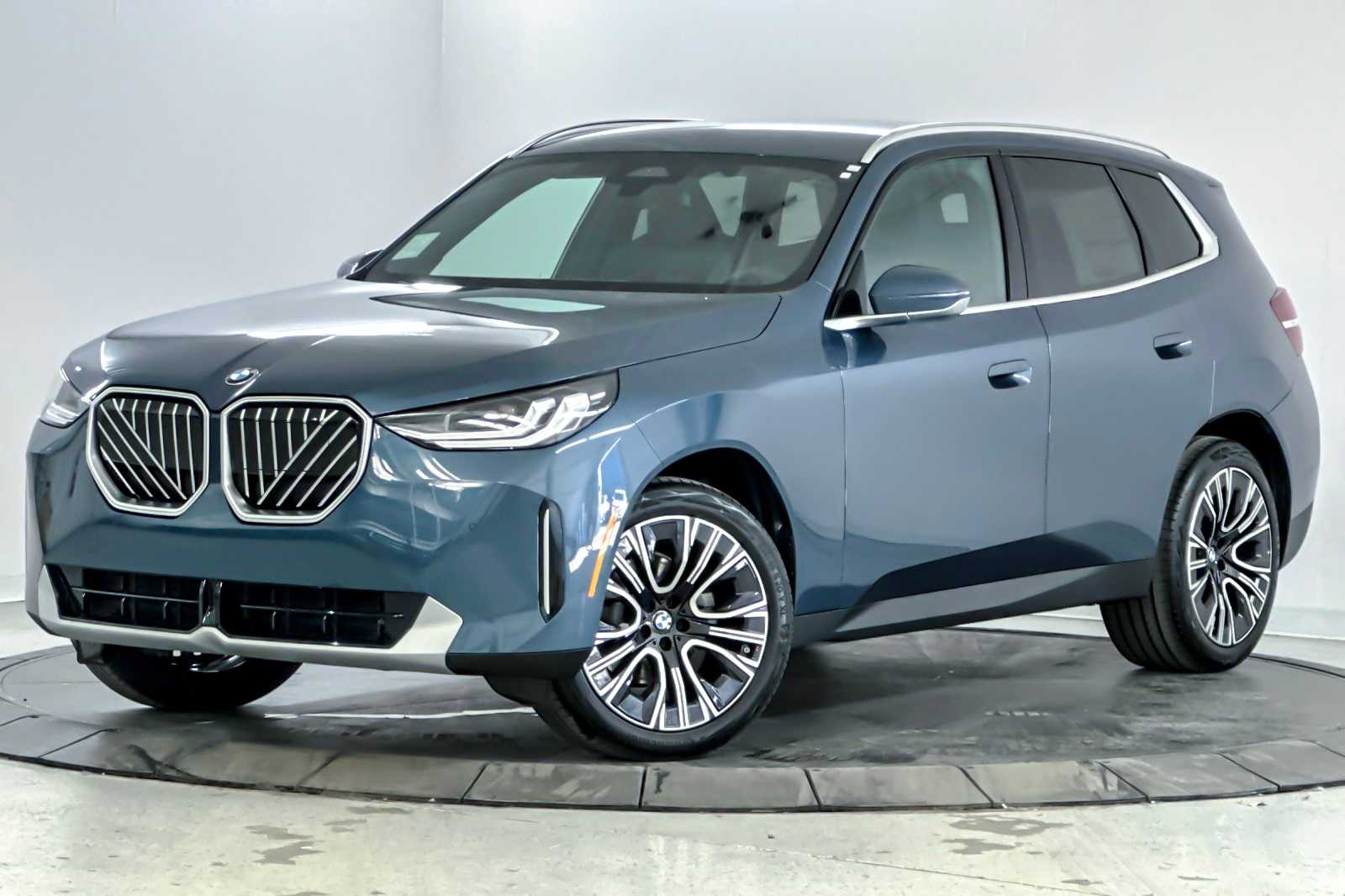 Thumbnail: 2026 BMW X3 - 1