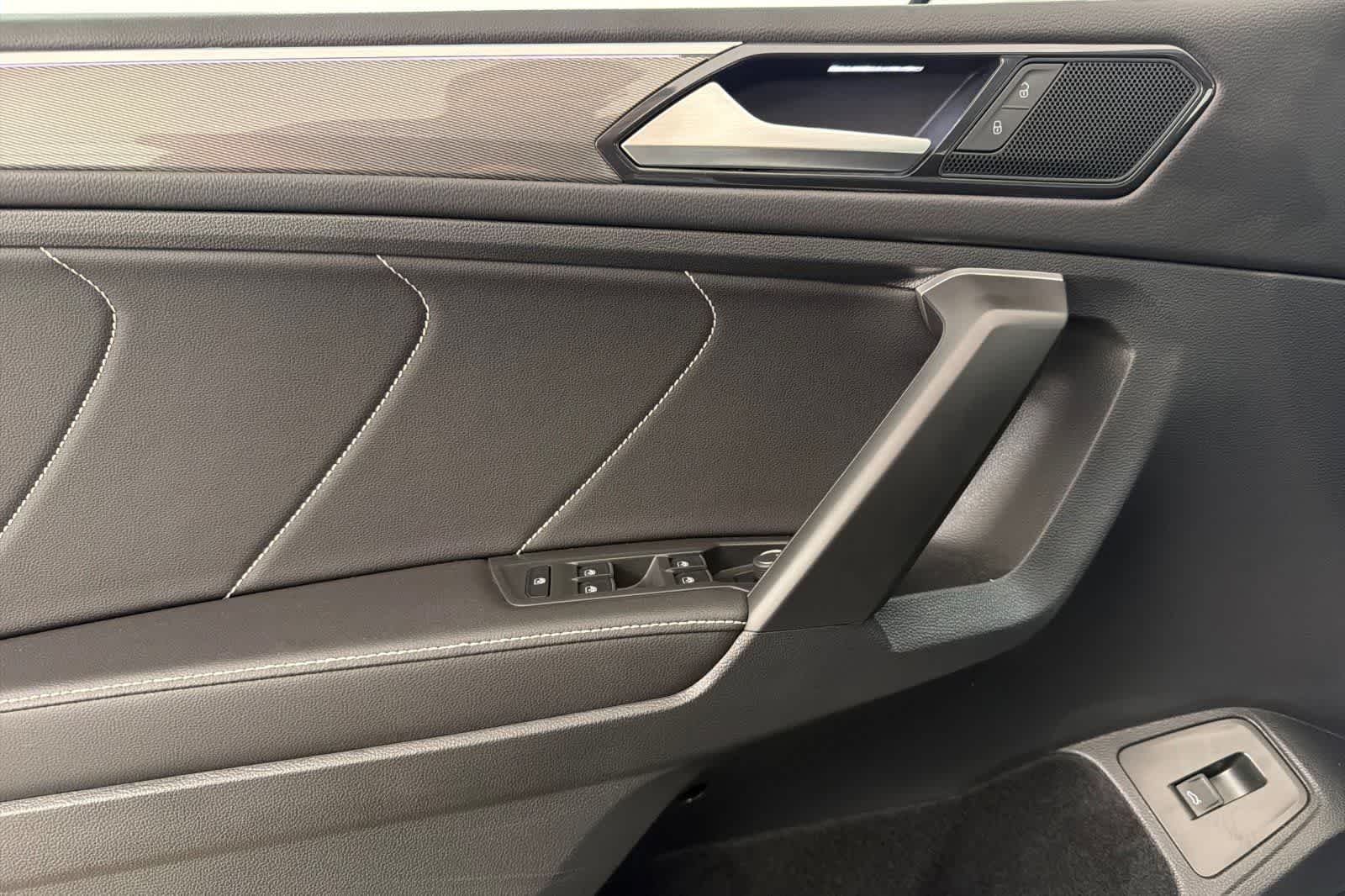 Thumbnail: 2024 Volkswagen Tiguan - 12