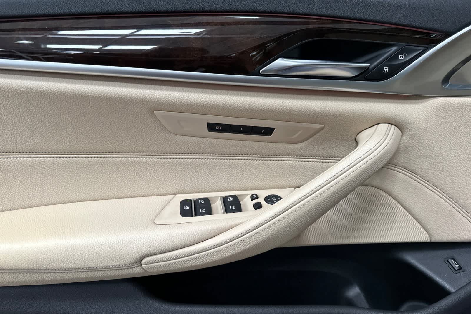 2017 BMW 5 Series 540i 12