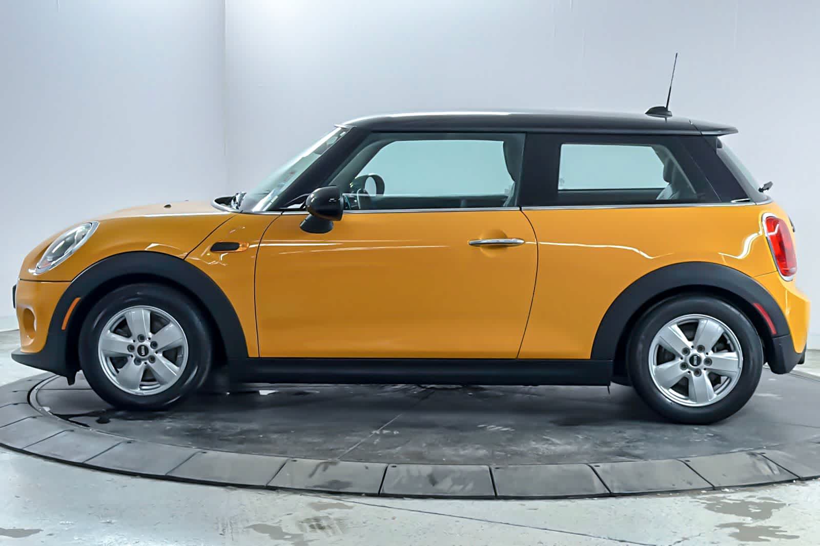 Thumbnail: 2016 MINI Cooper Hardtop - 5