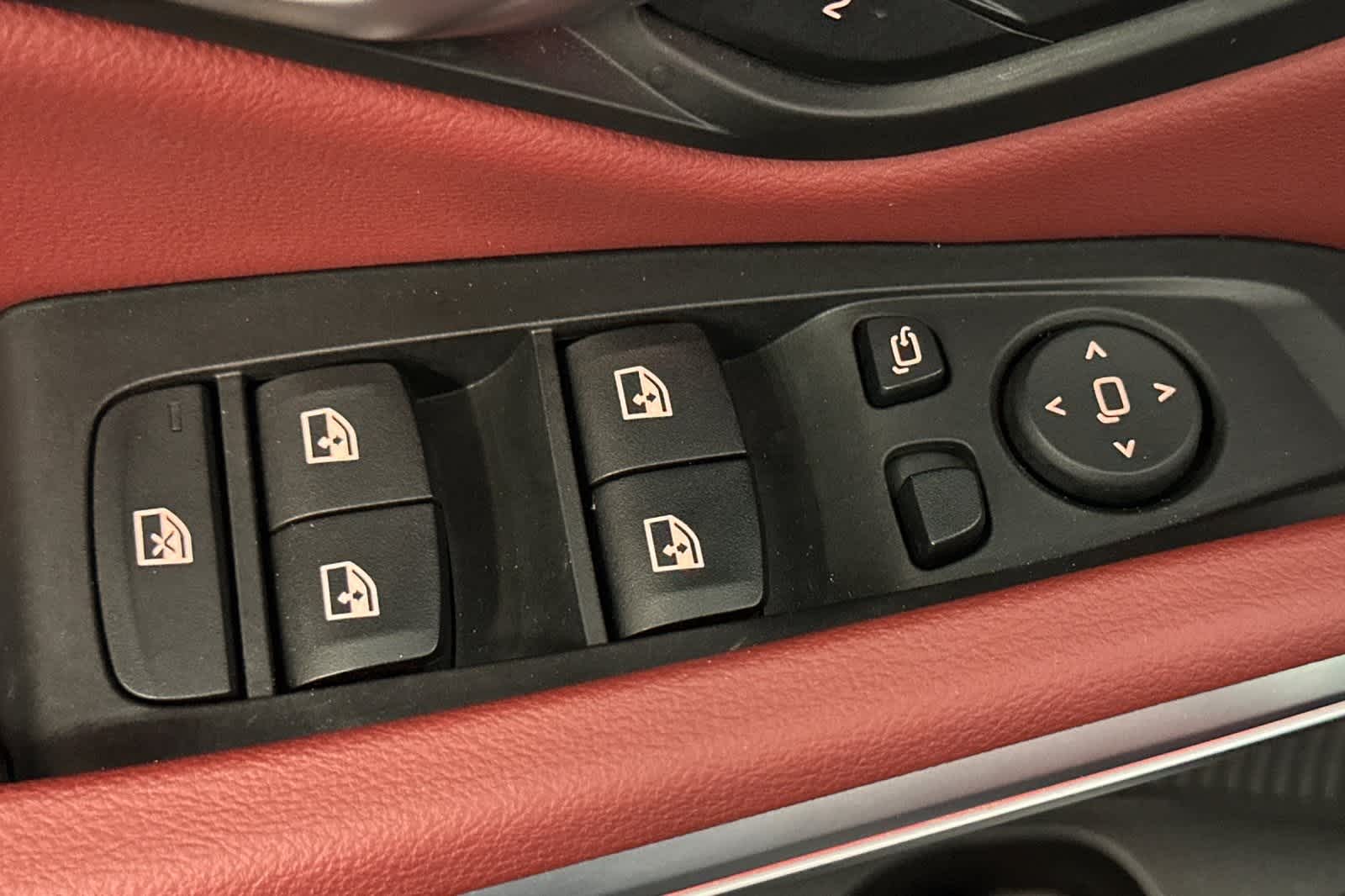 Thumbnail: 2024 BMW 3 Series - 13