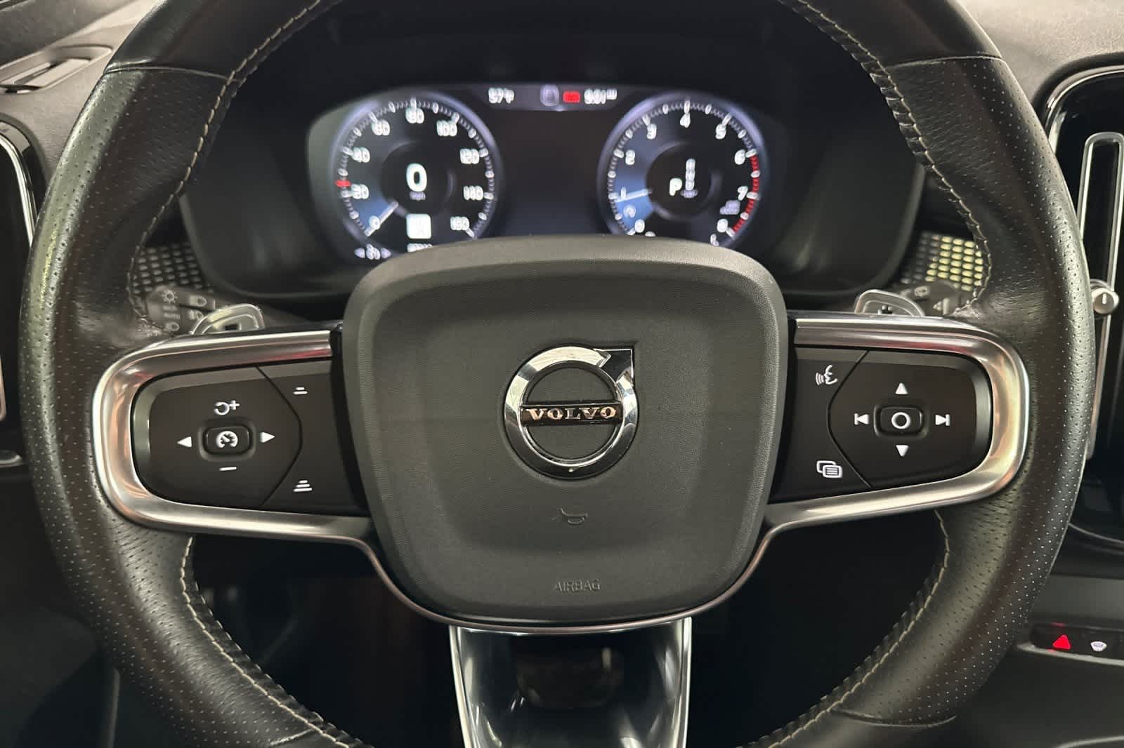 Thumbnail: 2020 Volvo XC40 - 24