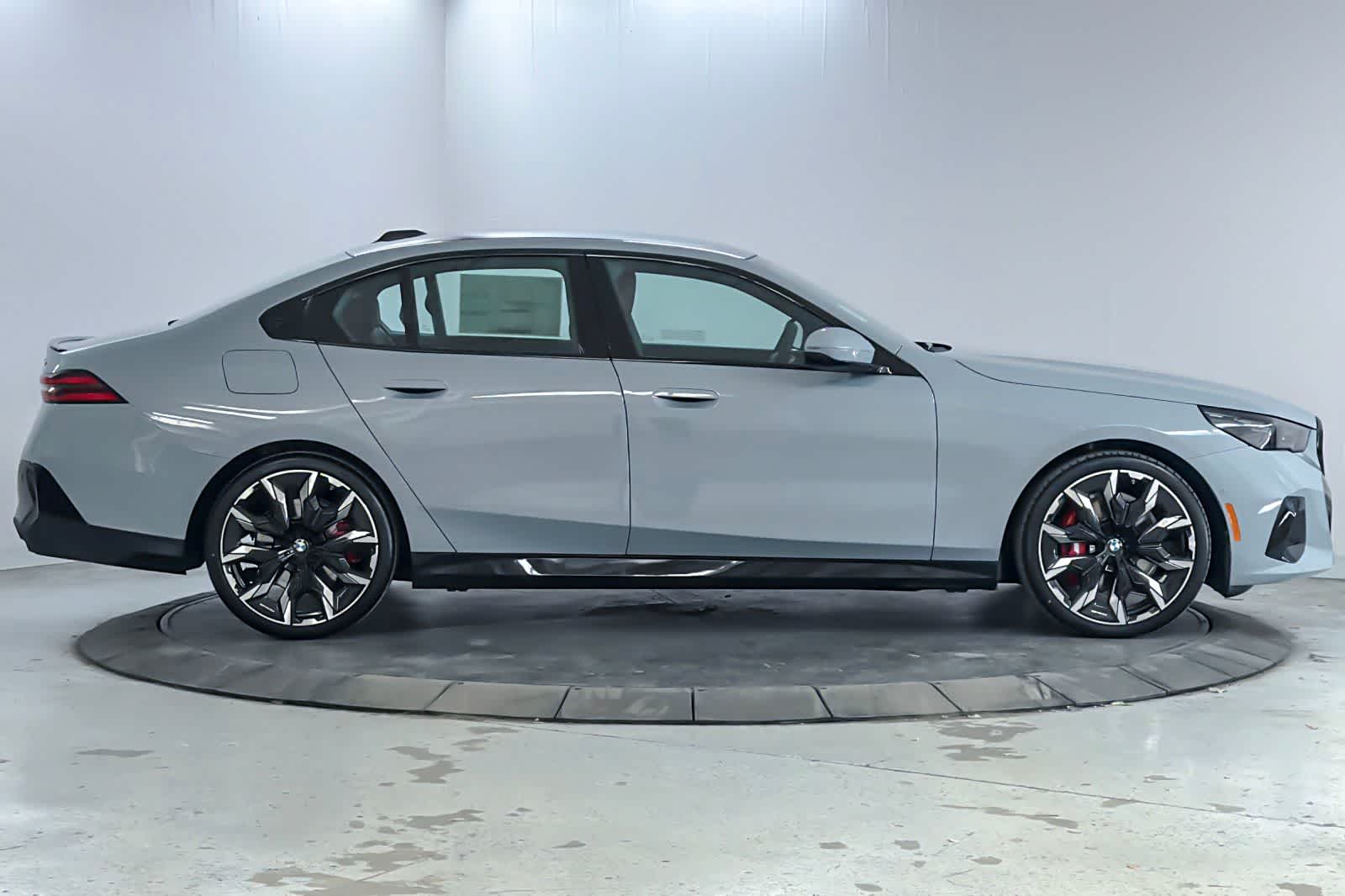 Thumbnail: 2026 BMW 5 Series - 8