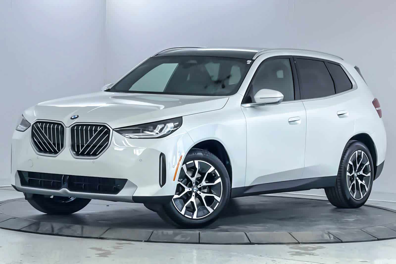 Thumbnail: 2026 BMW X3 - 1