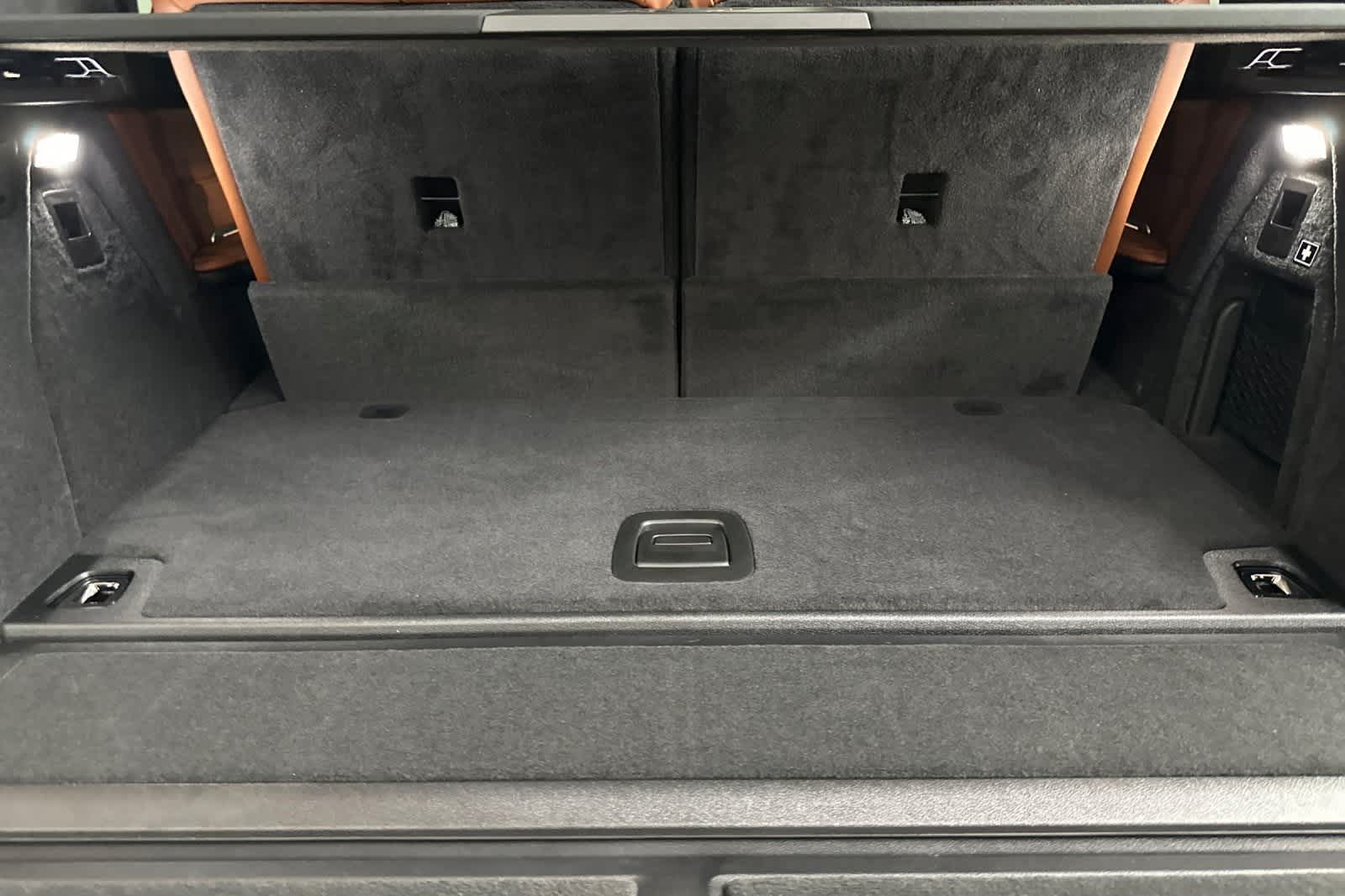 Thumbnail: 2026 BMW X7 - 15