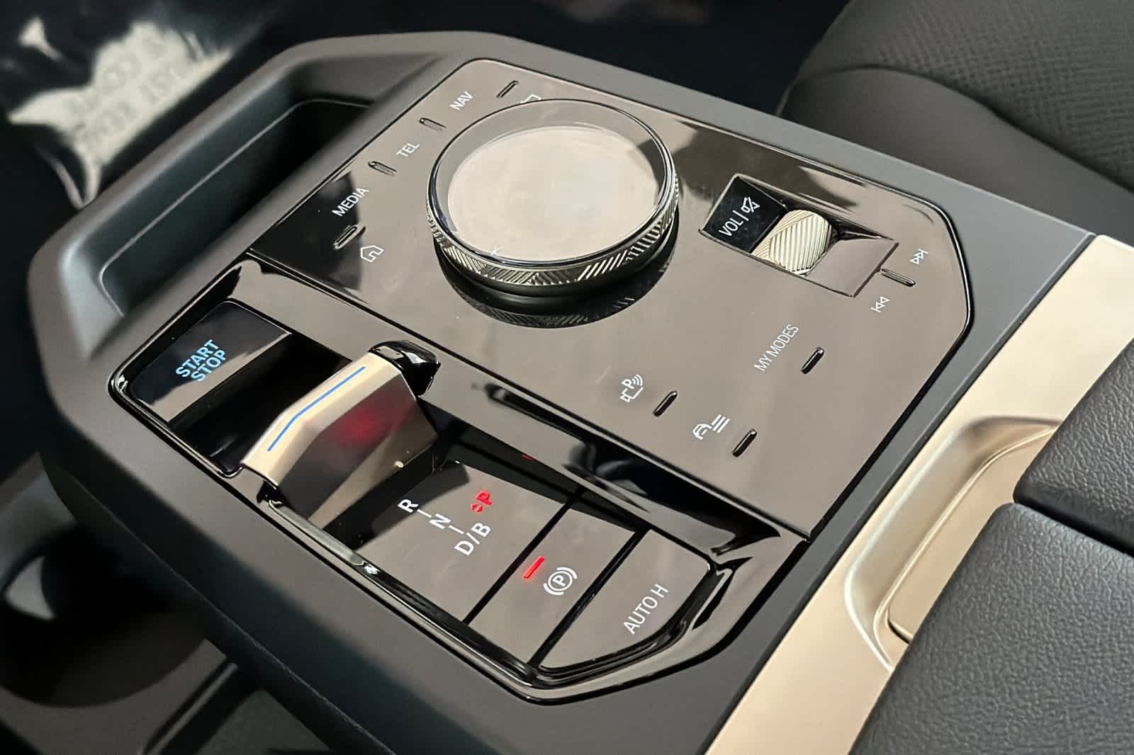 Thumbnail: 2026 BMW iX - 22