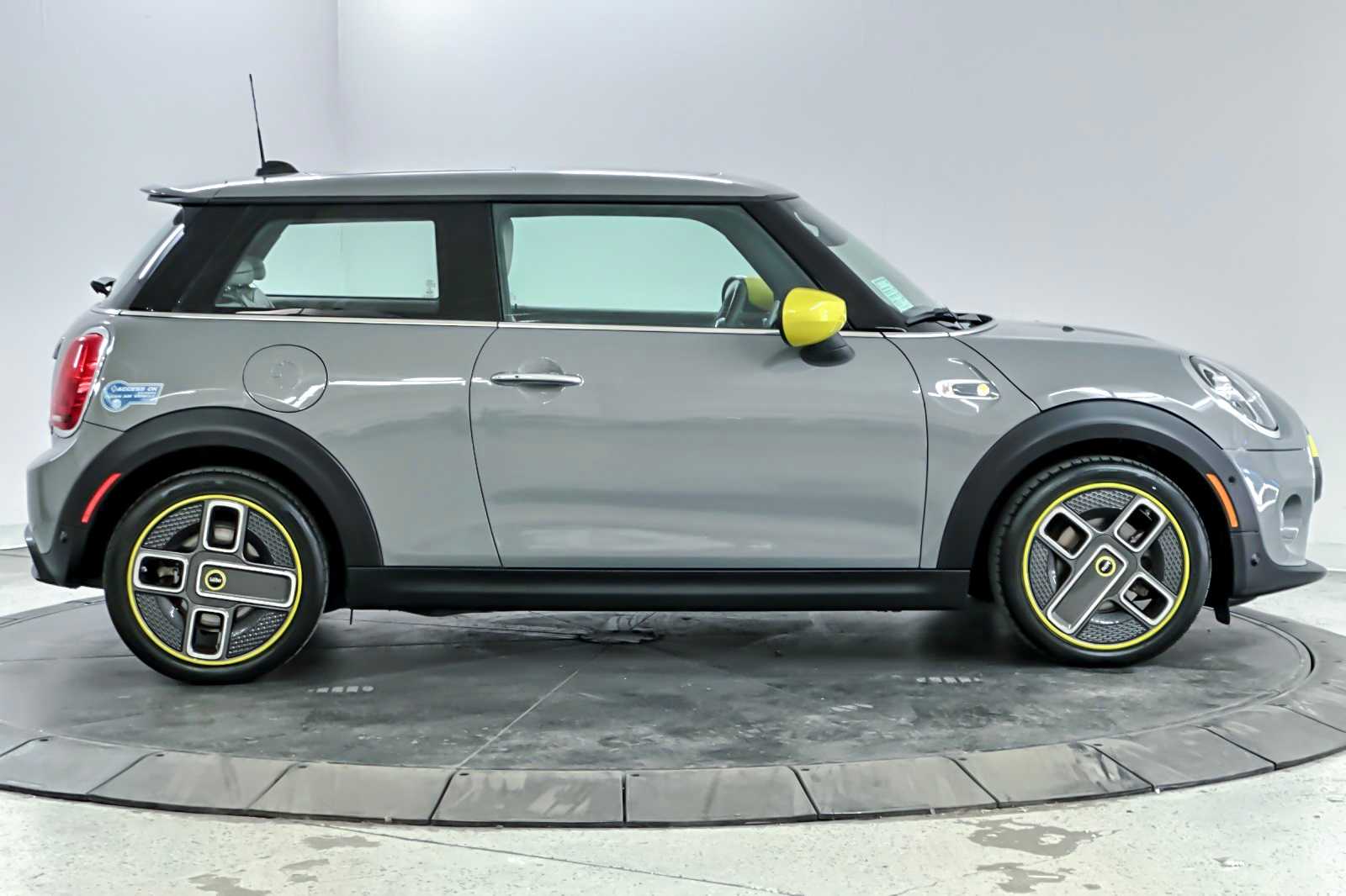 Thumbnail: 2021 MINI Cooper Hardtop - 8