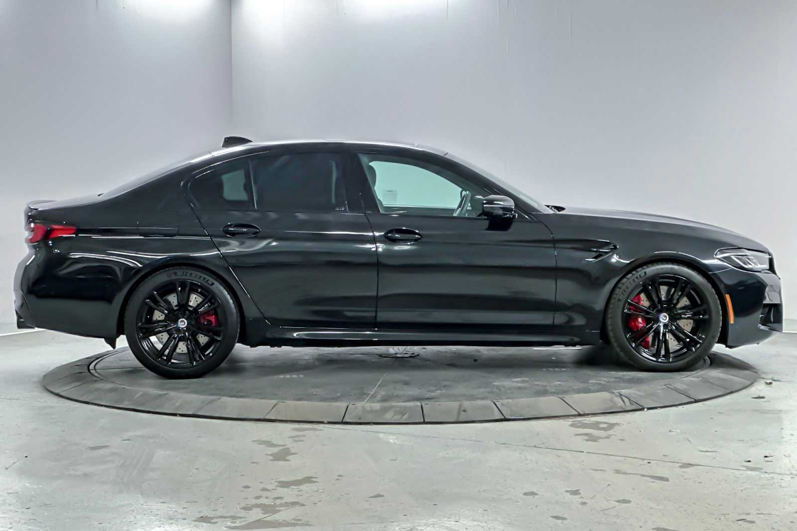 Thumbnail: 2023 BMW M5 - 8