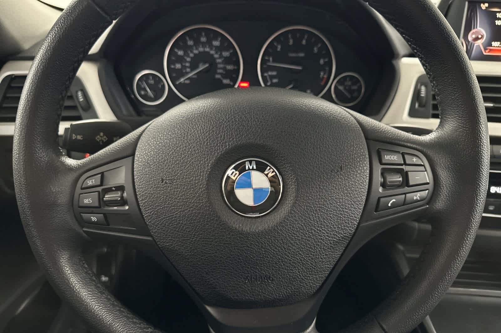 Thumbnail: 2016 BMW 3 Series - 21