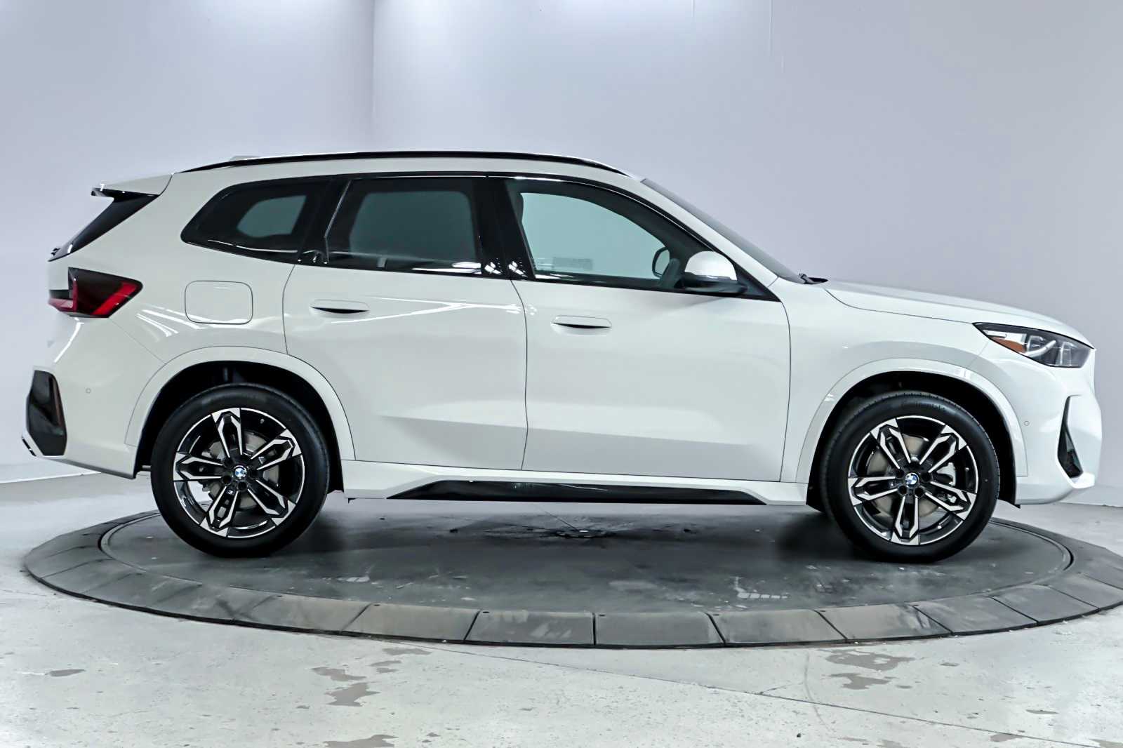 Thumbnail: 2026 BMW X1 - 8