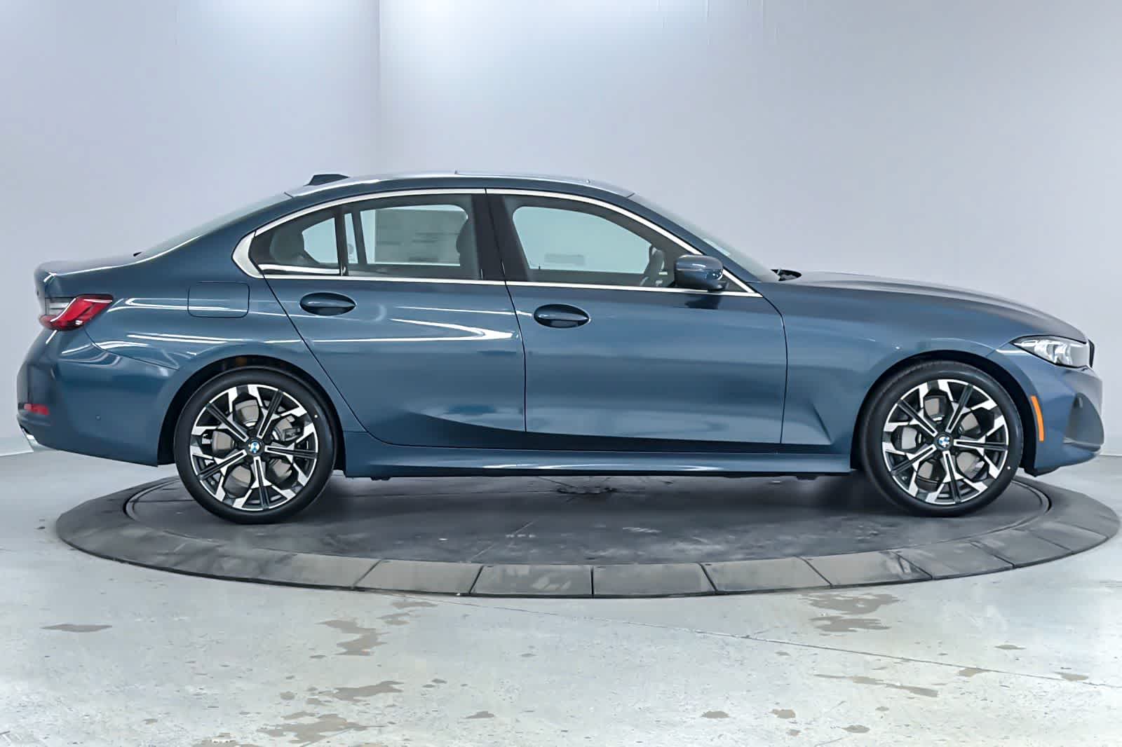 Thumbnail: 2026 BMW 3 Series - 8