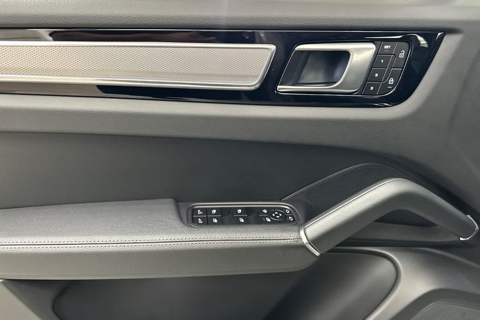 Thumbnail: 2023 Porsche Cayenne - 9