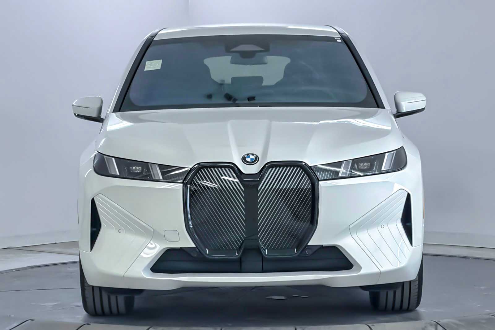 Thumbnail: 2026 BMW iX - 10