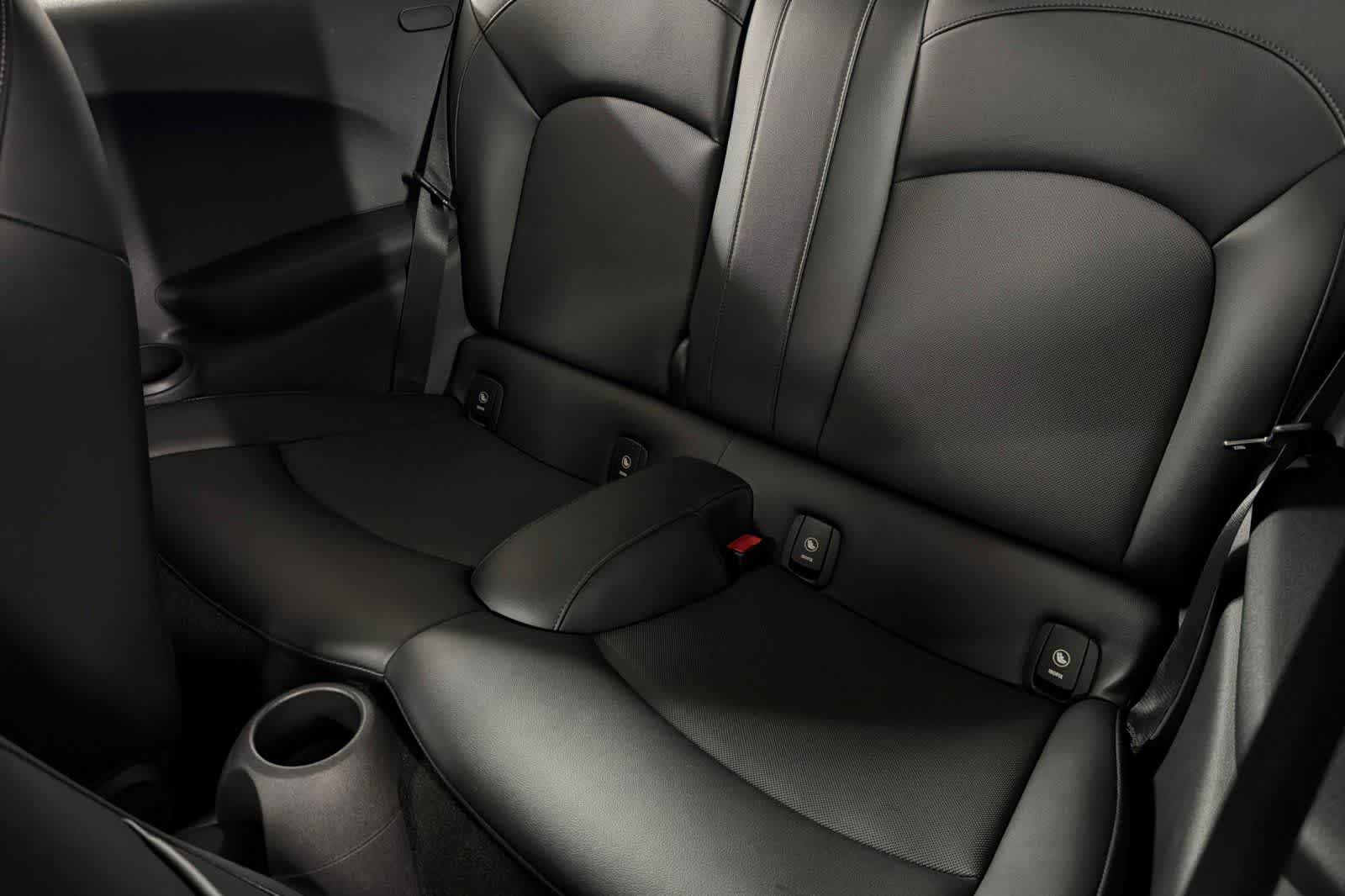 Thumbnail: 2016 MINI Cooper Hardtop - 4