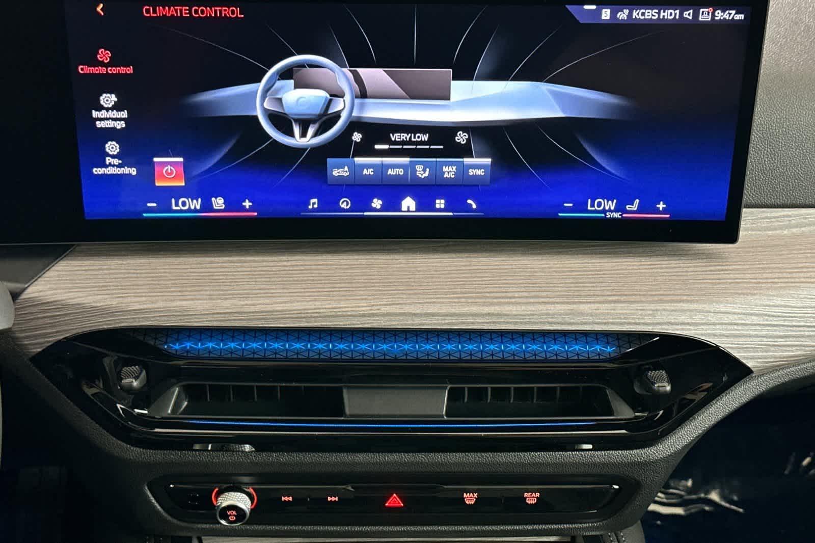 Thumbnail: 2025 BMW i4 - 20