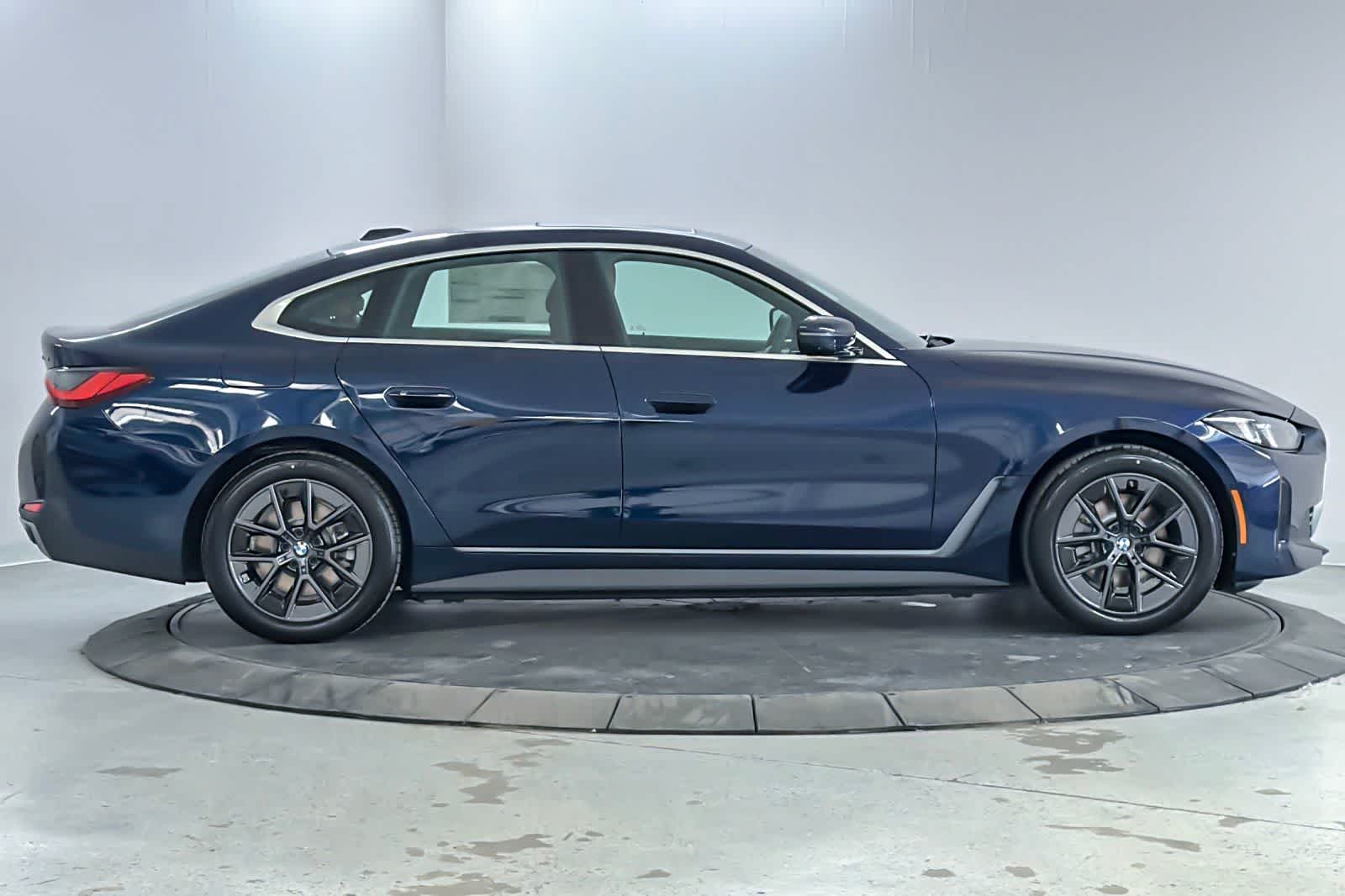 Thumbnail: 2026 BMW i4 - 8