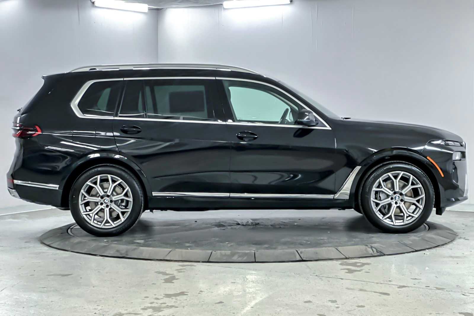 Thumbnail: 2026 BMW X7 - 8