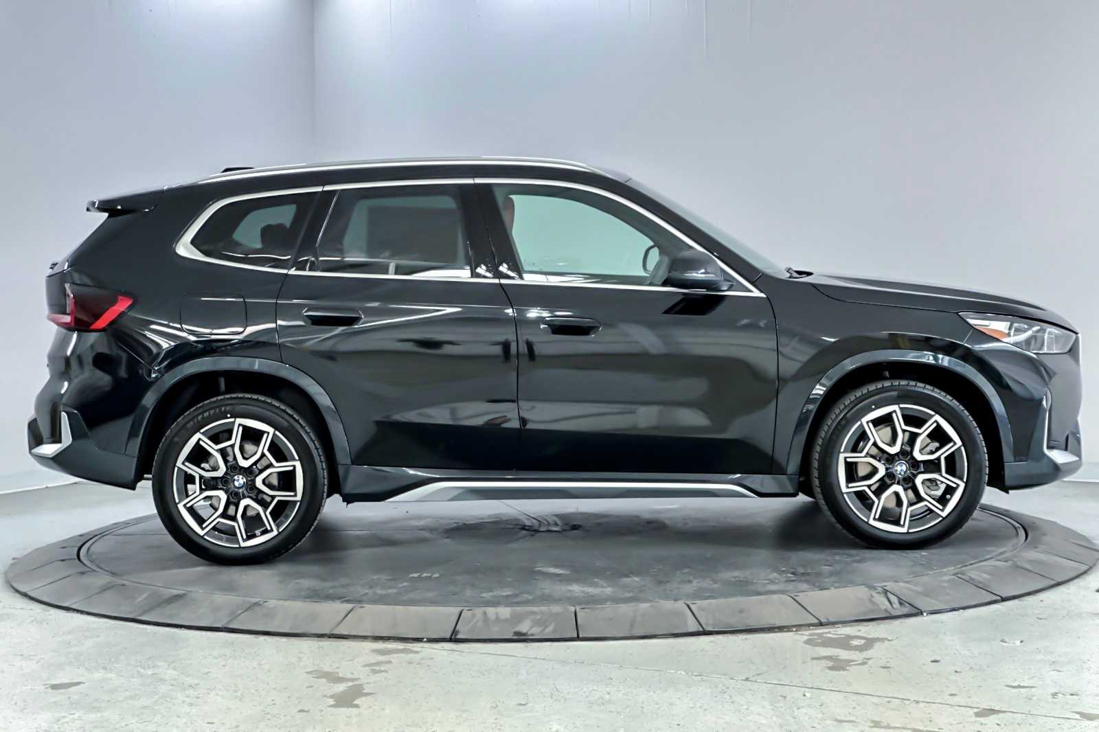 Thumbnail: 2025 BMW X1 - 8