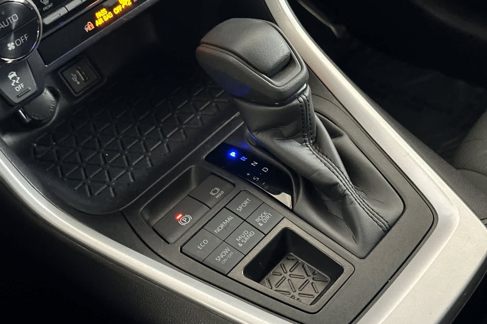 2024 Toyota RAV4 XLE 21