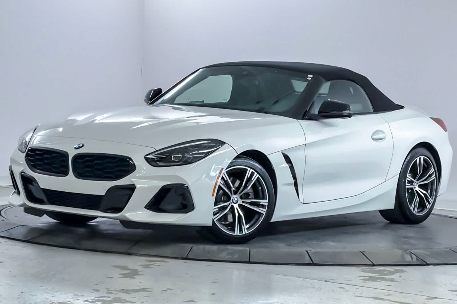 Thumbnail: 2026 BMW Z4 - 9
