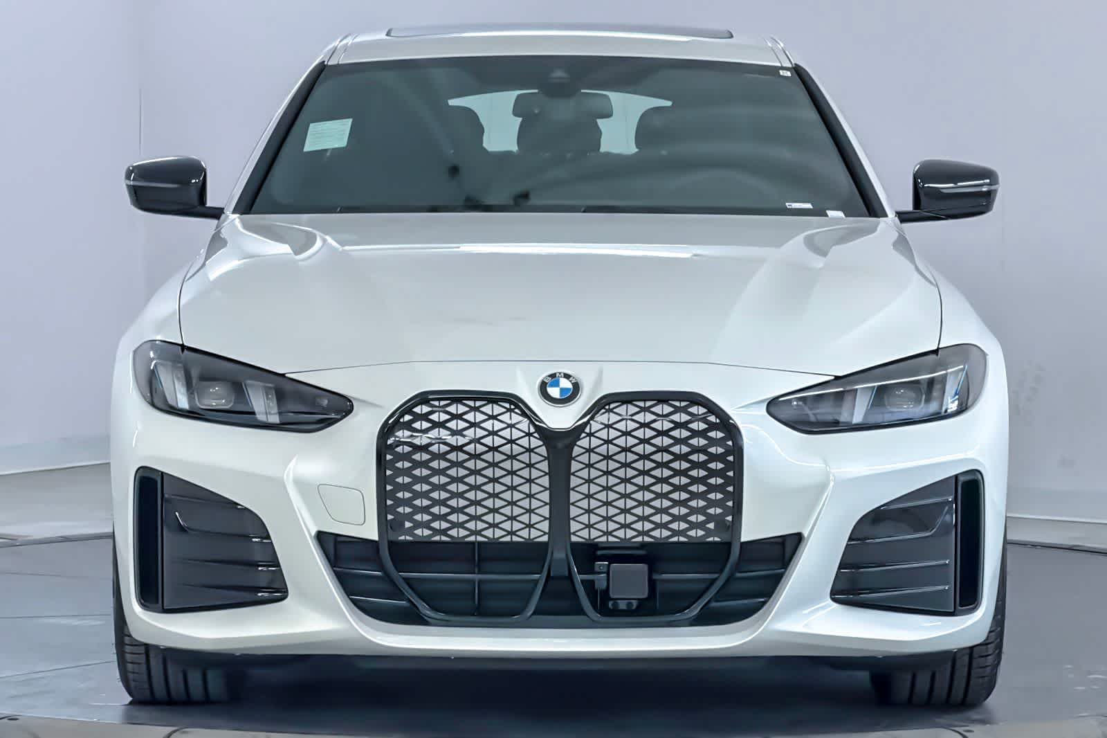 Thumbnail: 2026 BMW i4 - 10