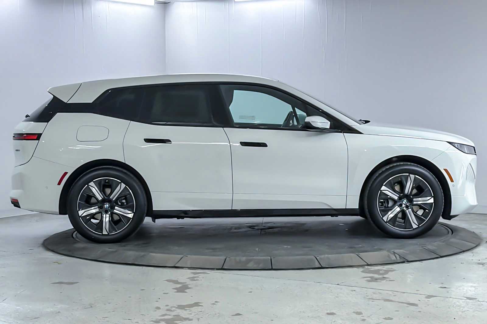 Thumbnail: 2026 BMW iX - 8