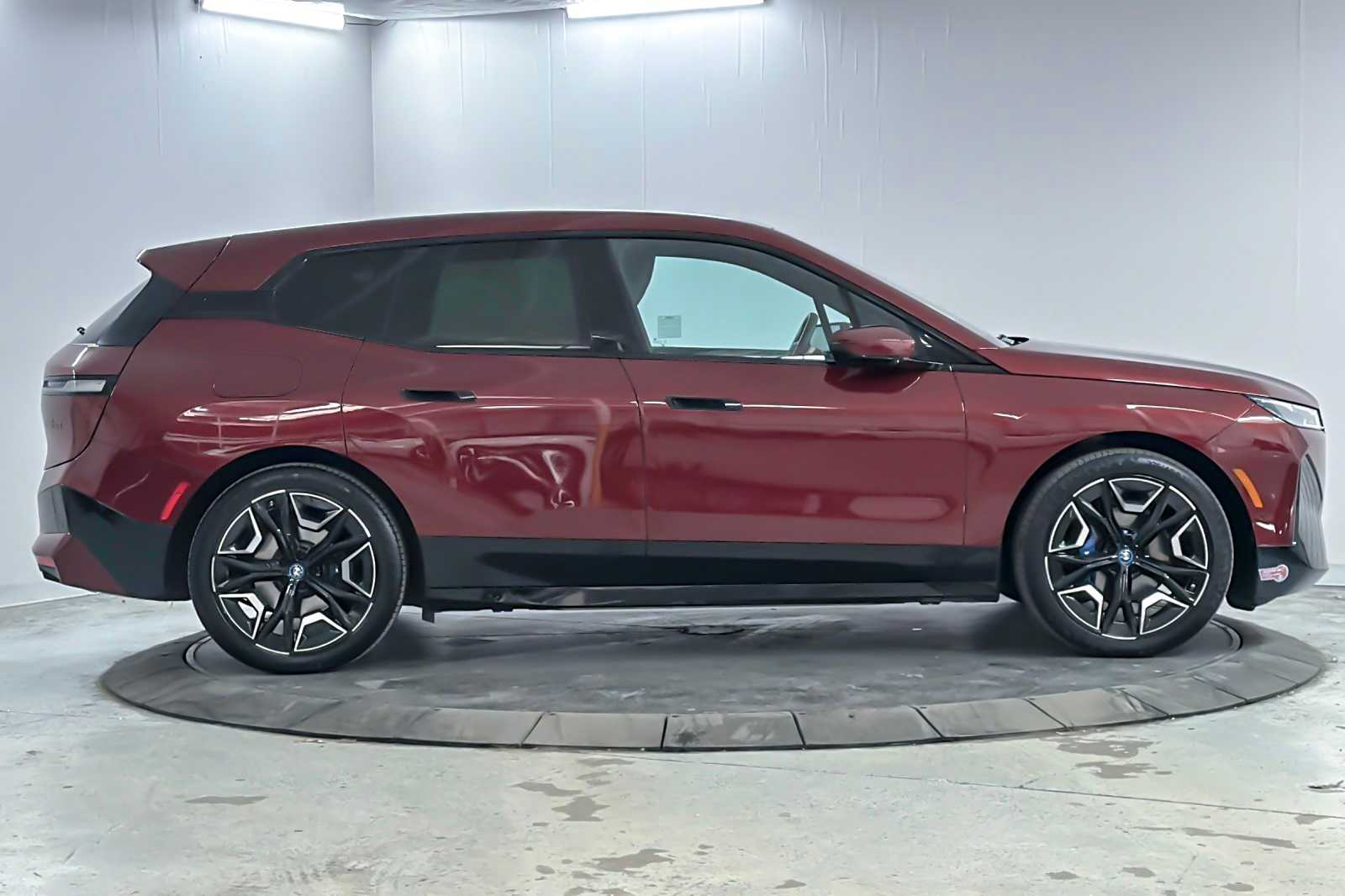 Thumbnail: 2023 BMW iX - 8