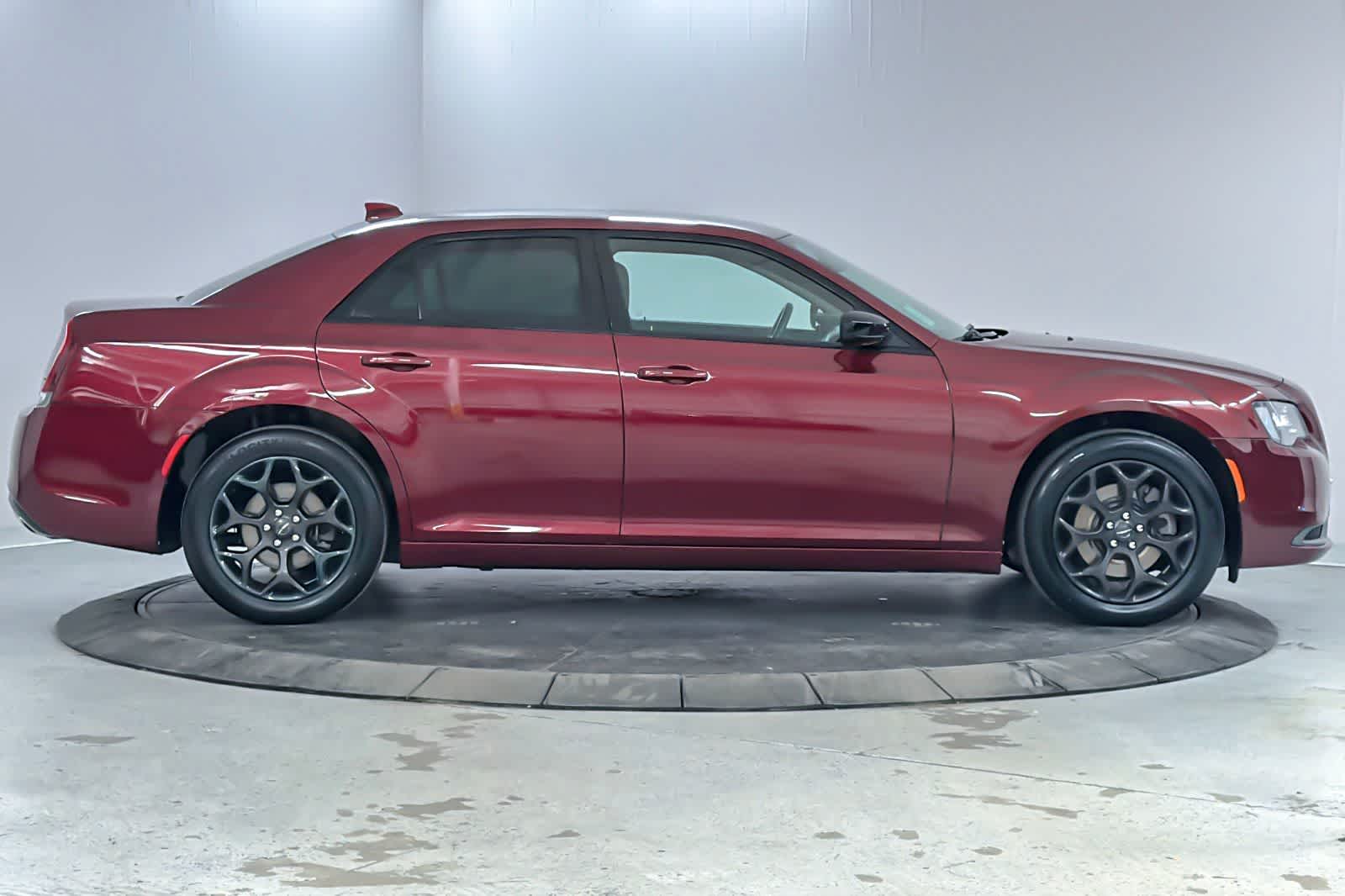 Thumbnail: 2019 Chrysler 300 - 8