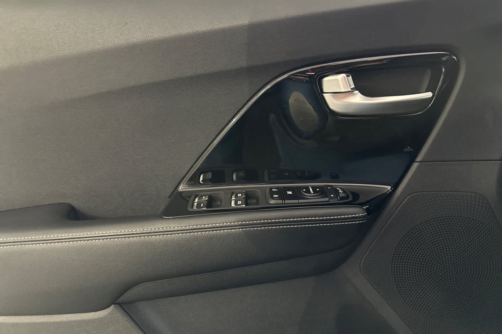 Thumbnail: 2021 Kia Niro - 12