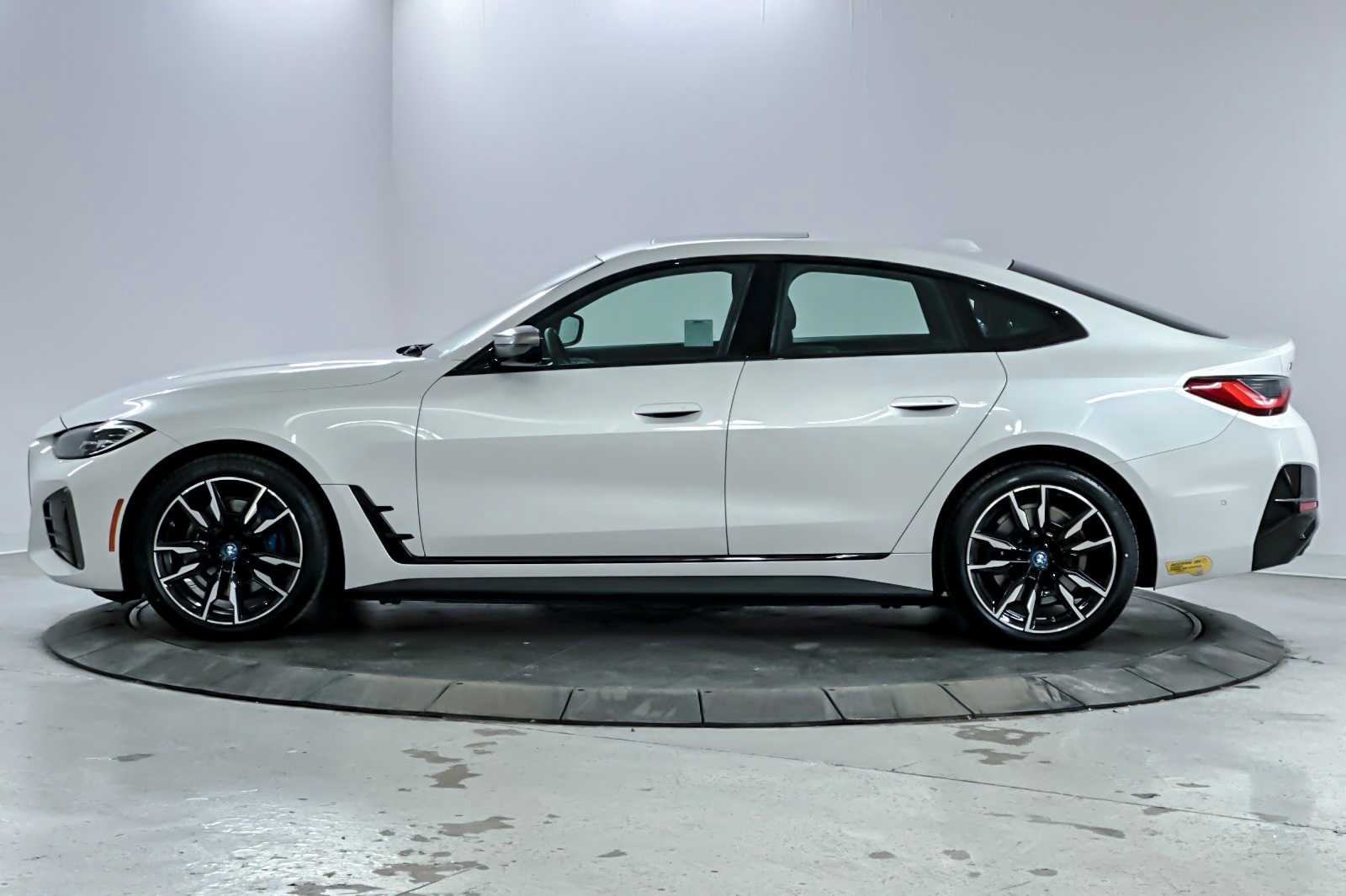 Thumbnail: 2022 BMW i4 - 5