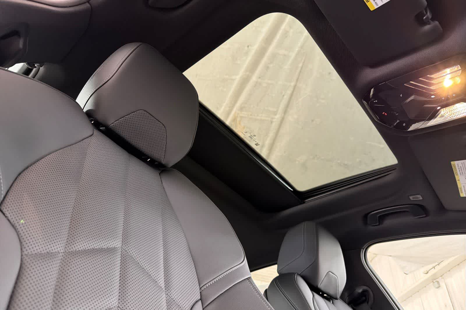 Thumbnail: 2026 BMW 5 Series - 16