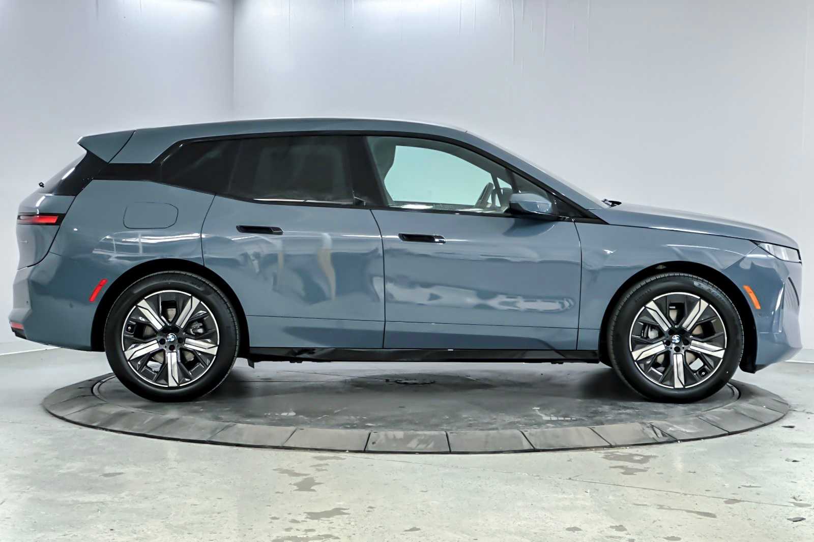 Thumbnail: 2026 BMW iX - 8