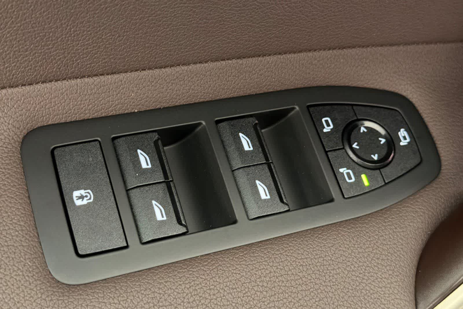 Thumbnail: 2026 BMW iX - 13