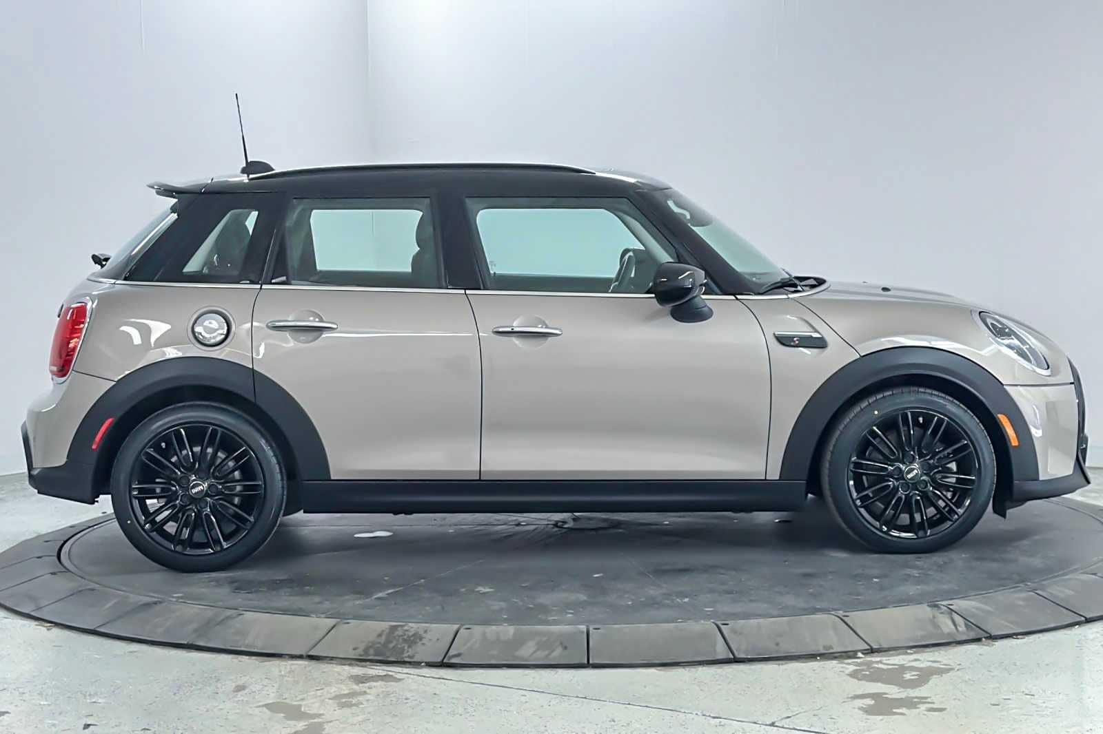 Thumbnail: 2023 MINI Cooper Hardtop - 8